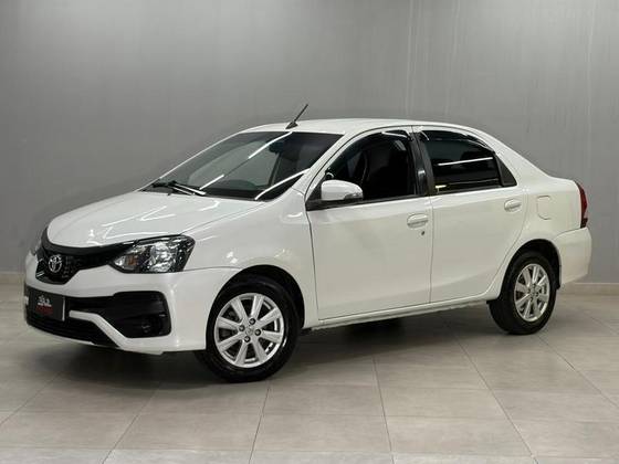 TOYOTA ETIOS 1.5 X PLUS SEDAN 16V FLEX 4P AUTOMÁTICO